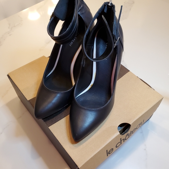 Le Chateau Black High Heel with Ankle Strap Size 7 - Picture 7 of 11